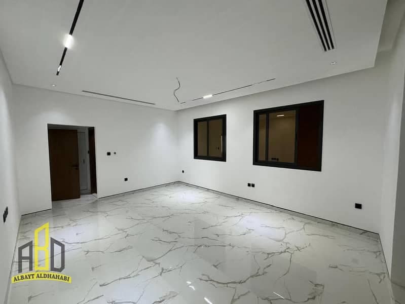An exceptional villa for sale—move-in ready and available for freehold ownership by all nationalities. The price includes registration and title deed, photo 2