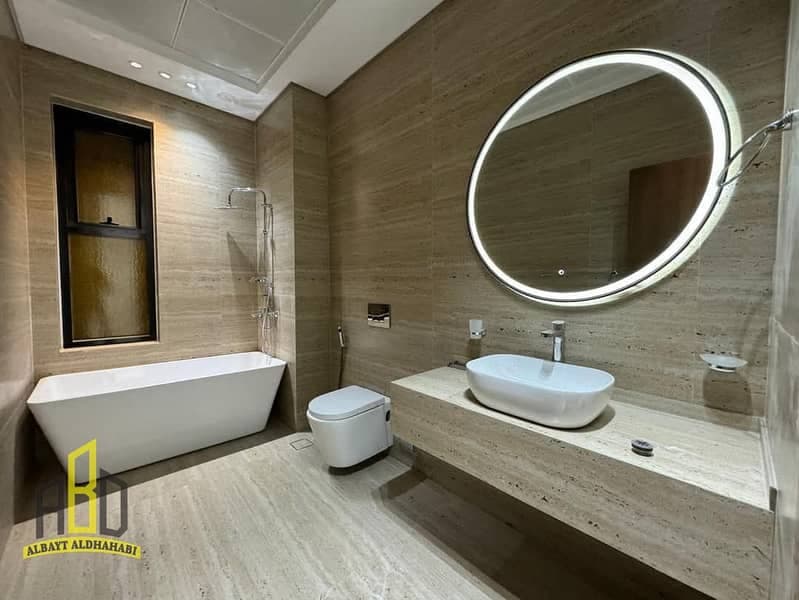 An exceptional villa for sale—move-in ready and available for freehold ownership by all nationalities. The price includes registration and title deed, photo 3