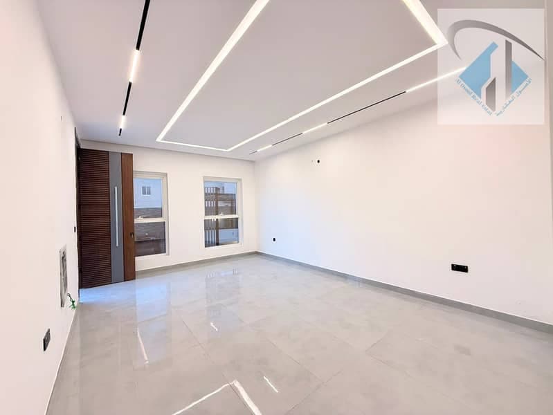 Own a villa for the same cost as rent. It boasts an exceptional location and a special price—inclusive of registration and ownership transfer fees—and, photo 2